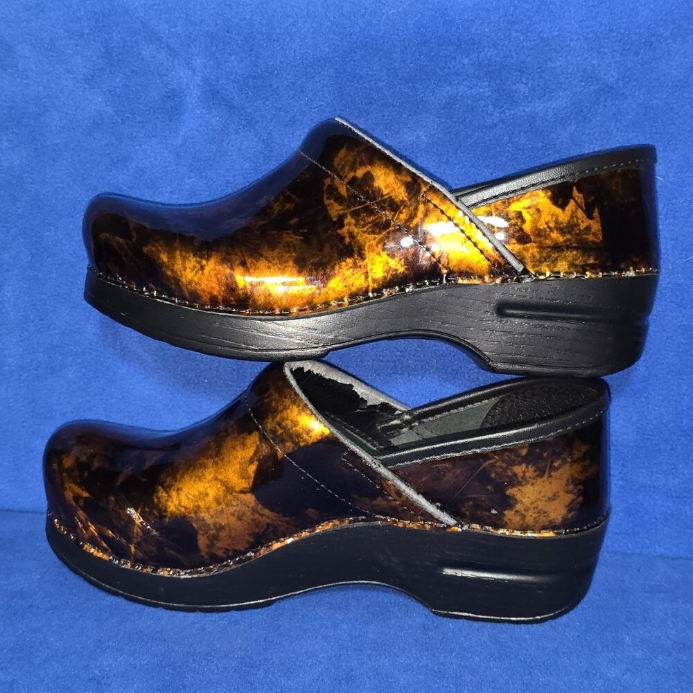 Dansko Clog Copper Abstract Leaf Patent Leather Pro Clog Nursing Shoes 37 - Picture 3 of 8